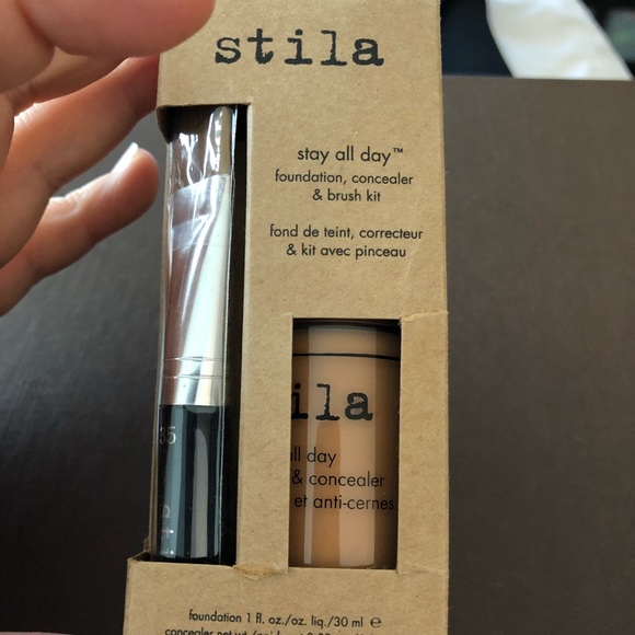 Stila Foundation - Picture 1 of 5